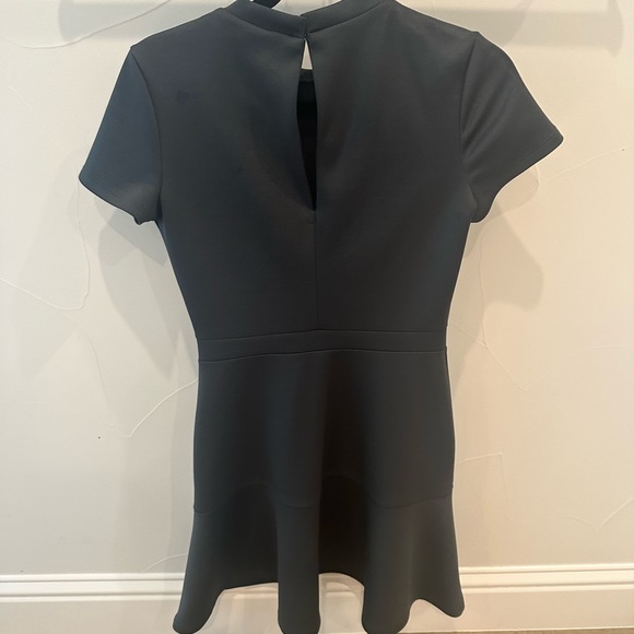 Pearls 88 Grey Dress - Small - Picture 7 of 10